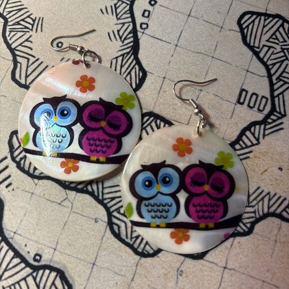 Shell Earrings With Cute Owls - Picture 1 of 2